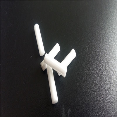 Batang Keramik Zirkonia 550MPa Machinable 3.9g / Cm3 Kuning Putih