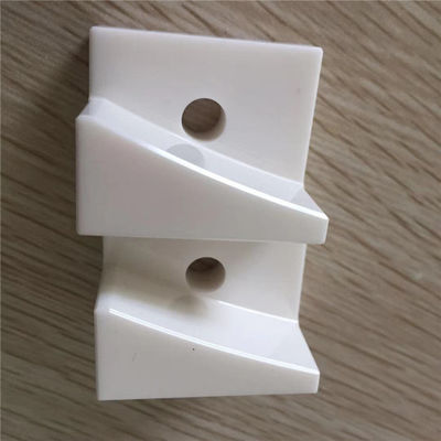 Kekerasan Tinggi Ketahanan Aus 3mm Bagian Keramik Alumina Plat Keramik Alumina